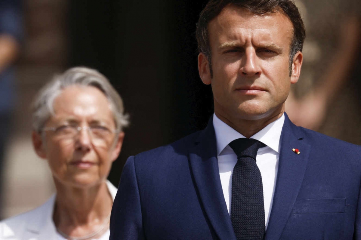 Tổng thống Pháp Macron tìm cách tháo ngòi nổ khủng hoảng chính trị